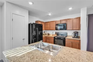 Photo #5: 2150399 Listing