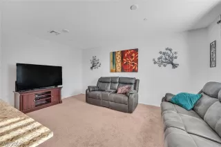 Photo #6: 2150399 Listing