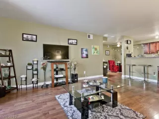 Photo #5: 2150433 Listing