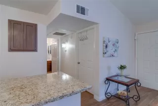 Photo #5: 2150471 Listing