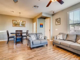 Photo #4: 2150514 Listing