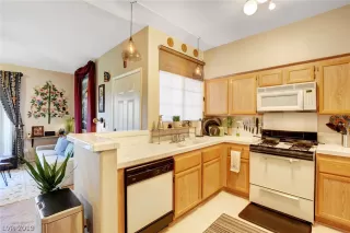 Photo #2: 2150641 Listing