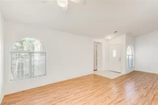 Photo #5: 2150831 Listing