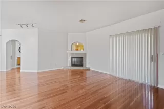 Photo #5: 2150851 Listing