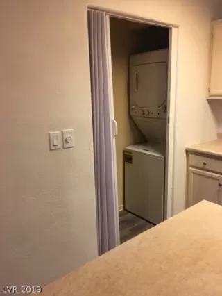 Photo #5: 2150853 Listing 