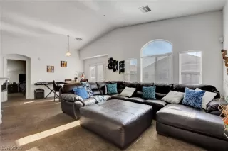 Photo #2: 2150937 Listing