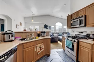 Photo #5: 2150937 Listing