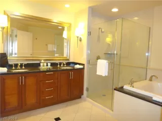 Photo #4: 2151005 Listing