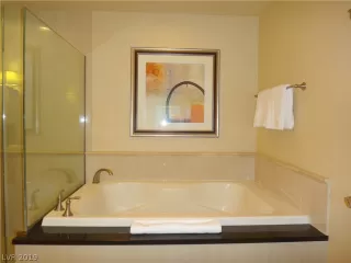 Photo #6: 2151005 Listing