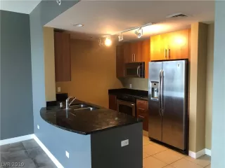 Photo #5: 2151102 Listing