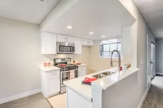 Photo #2: 2151106 Listing