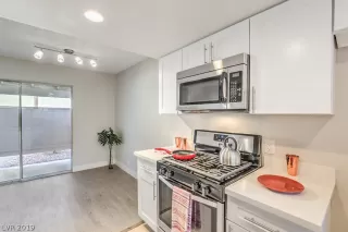 Photo #5: 2151106 Listing