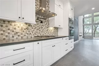 Photo #5: 2151202 Listing