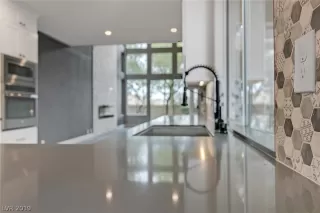 Photo #6: 2151202 Listing