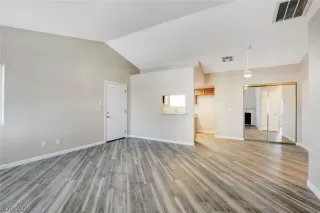 Photo #4: 2151292 Listing 