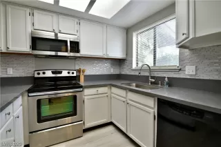 Photo #2: 2151485 Listing