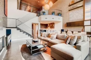 Photo #5: 2151693 Listing