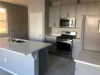 Photo #3: 2151828 Listing 