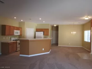 Photo #5: 2152011 Listing 