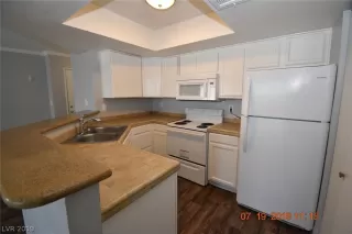 Photo #5: 2152080 Listing