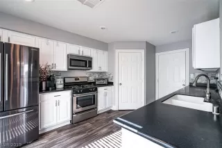 Photo #2: 2152189 Listing