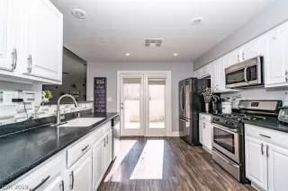 Photo #4: 2152189 Listing