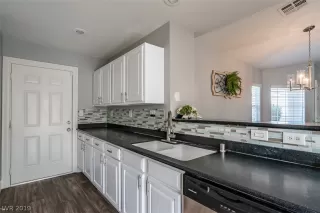 Photo #5: 2152189 Listing