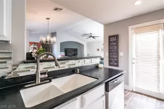 Photo #6: 2152189 Listing