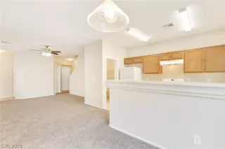 Photo #5: 2153243 Listing