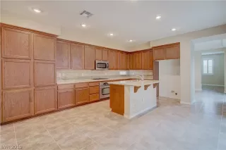 Photo #1: 2153381 Listing