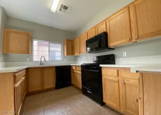 Photo #5: 2153397 Listing