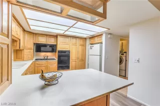 Photo #4: 2153405 Listing