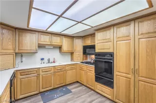 Photo #5: 2153405 Listing