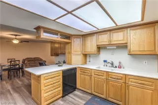 Photo #6: 2153405 Listing