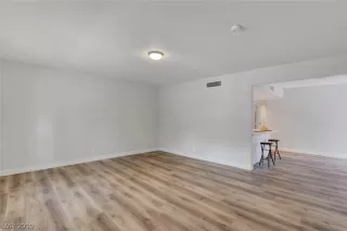 Photo #4: 2153680 Listing 