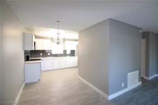 Photo #4: 2153708 Listing