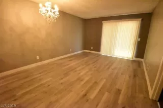 Photo #4: 2153749 Listing