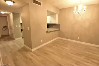 Photo #5: 2153749 Listing