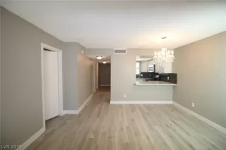 Photo #5: 2153761 Listing 