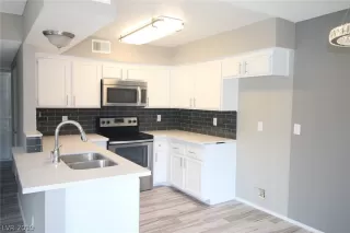 Photo #5: 2153779 Listing