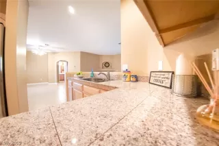 Photo #4: 2153809 Listing