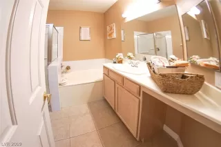 Photo #5: 2153809 Listing