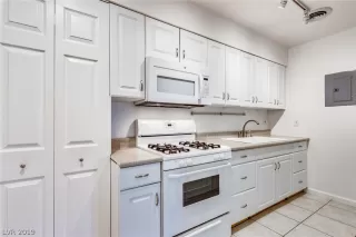 Photo #2: 2153871 Listing