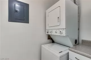 Photo #5: 2153871 Listing