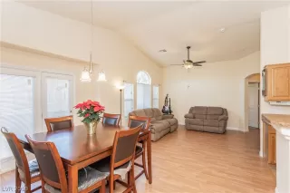 Photo #4: 2153884 Listing