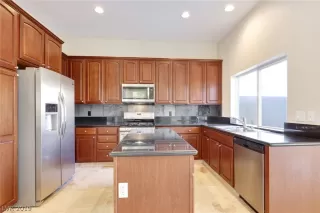 Photo #6: 2153904 Listing