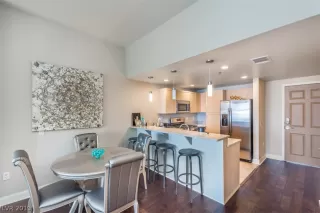 Photo #6: 2153938 Listing