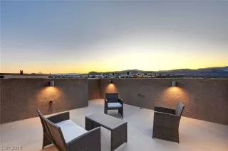 Photo #1: 2153971 Listing