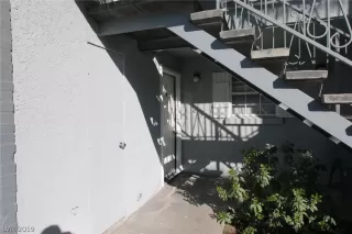 Photo #1: 2153981 Listing