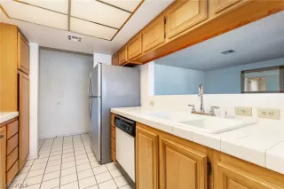 Photo #5: 2154042 Listing